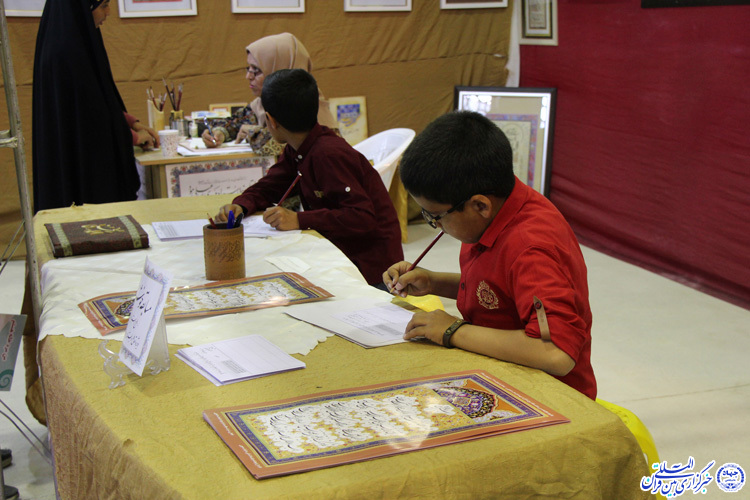 کیمیاگری قلم در دستان یک هنرمند