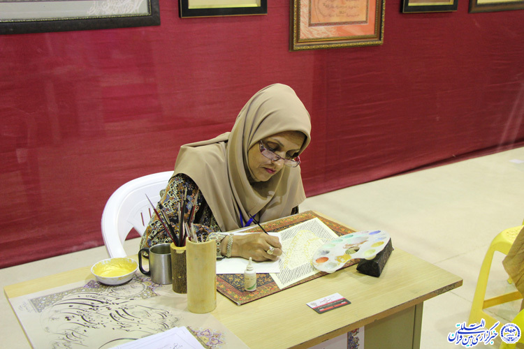 کیمیاگری قلم در دستان یک هنرمند