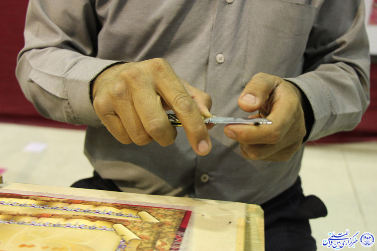 کیمیاگری قلم در دستان یک هنرمند