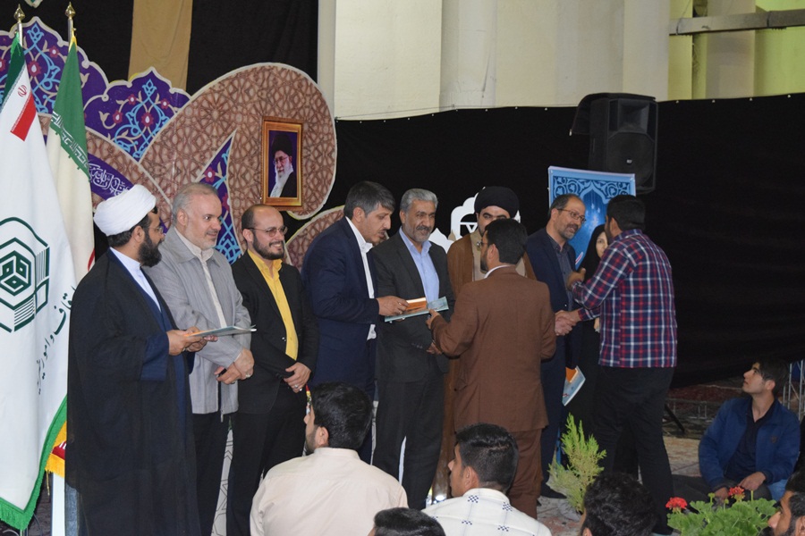 محفل انس با قرآن در امامزادگان حلیمه و حکیمه خاتون(س) شهرکرد