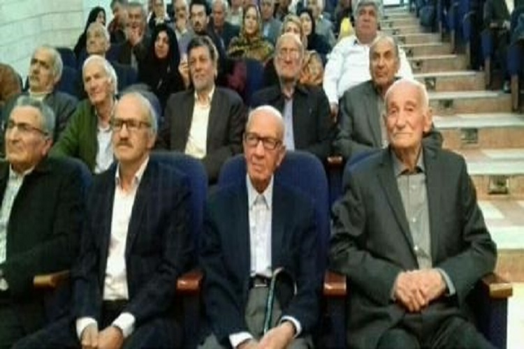 تجلیل از کهنسالترین معلم سمنانی تجلیل از کهنسالترین معلم سمنانی