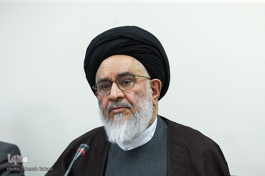 دیالوگ با فلسفه‌های دیگر عامل اصلی رشد و تحول است/مروری بر اشتباه آشتیانی‌ها