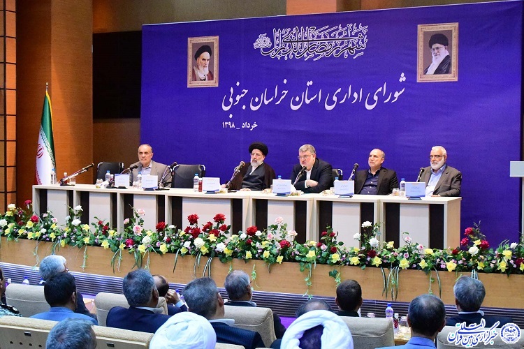 نقدینگی بالا در کشور به سمت تولید هدایت شود