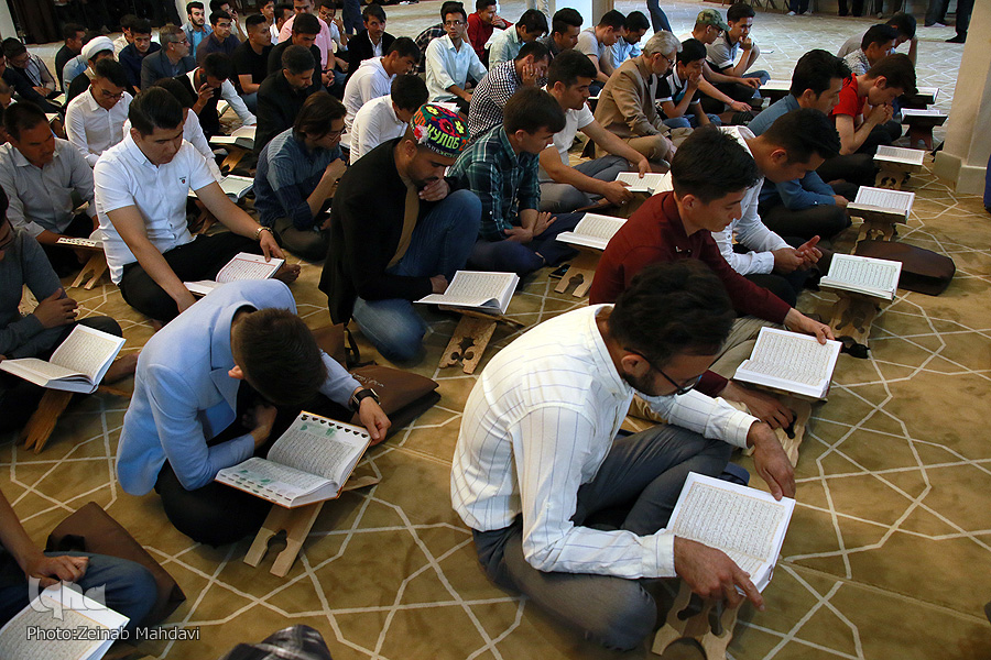 انقلاب اسلامی فرصت تحصیل جوانان سایر کشورها در ایران را فراهم کرد