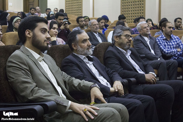 برگزاری محفل انس با قرآن دانشگاهیان در همدان