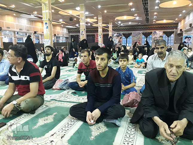 برپایی سفره افطار جامعه معلولان لرستان