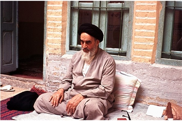 سیره عبادی - سیاسی و ساده&zwnj;زیستی امام(ره) در برنامه&zwnj;های سالگرد تبیین شود