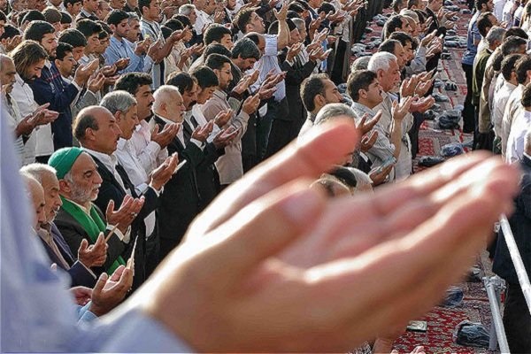 اقامه نماز عیدفطر در 9 بقعه متبرکه استان قم