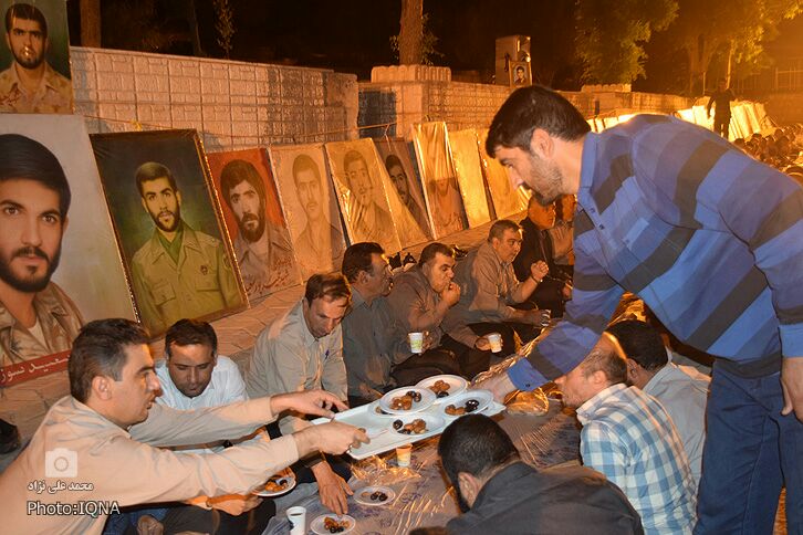برگزاری مراسم «شبی با شهدا» در خرمآباد برگزاری مراسم «شبی با شهدا» در خرمآباد