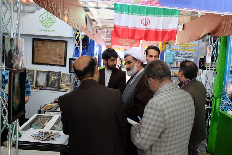بازدید مدیرکل اوقاف آذربایجان&zwnj;شرقی از نمایشگاه قرآن