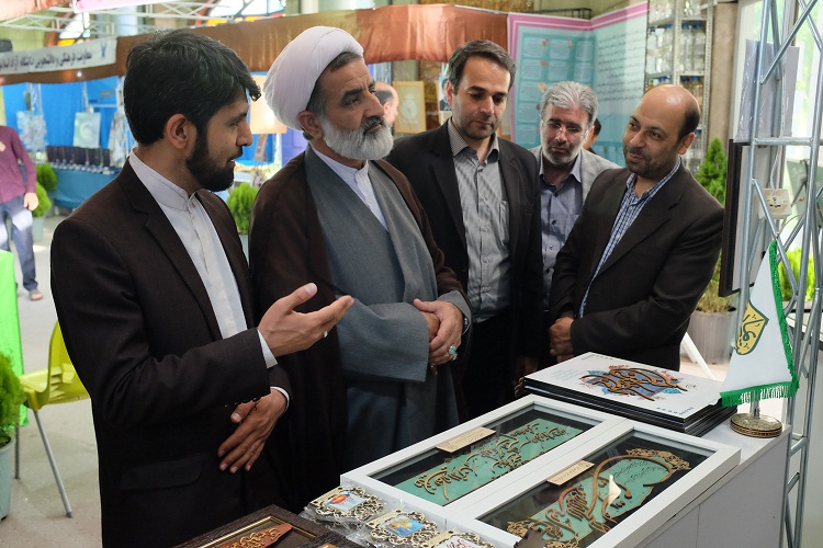 بازدید مدیرکل اوقاف آذربایجان&zwnj;شرقی از نمایشگاه قرآن