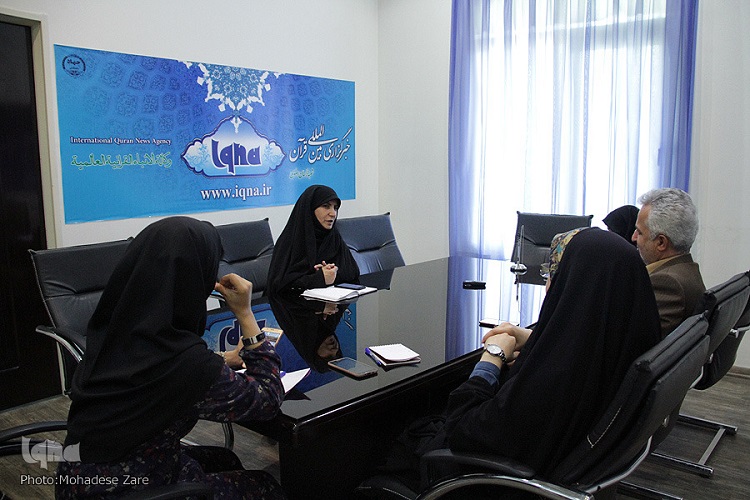 نگاه امام(ره) به جنس زن، نگاه تکامل یافته در چارچوب دین اسلام است