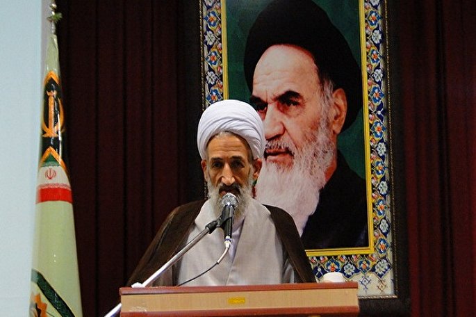 شعار امام خمینی(ره) بازگشت به اسلام ناب و بازخوانی هویت اسلامی- ایرانی بود