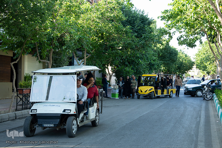 نماز عید فطر در مصلای امام خمینی (ره) اصفهان برگزار گردید نماز عید فطر در مصلای امام خمینی (ره) اصفهان برگزار گردید