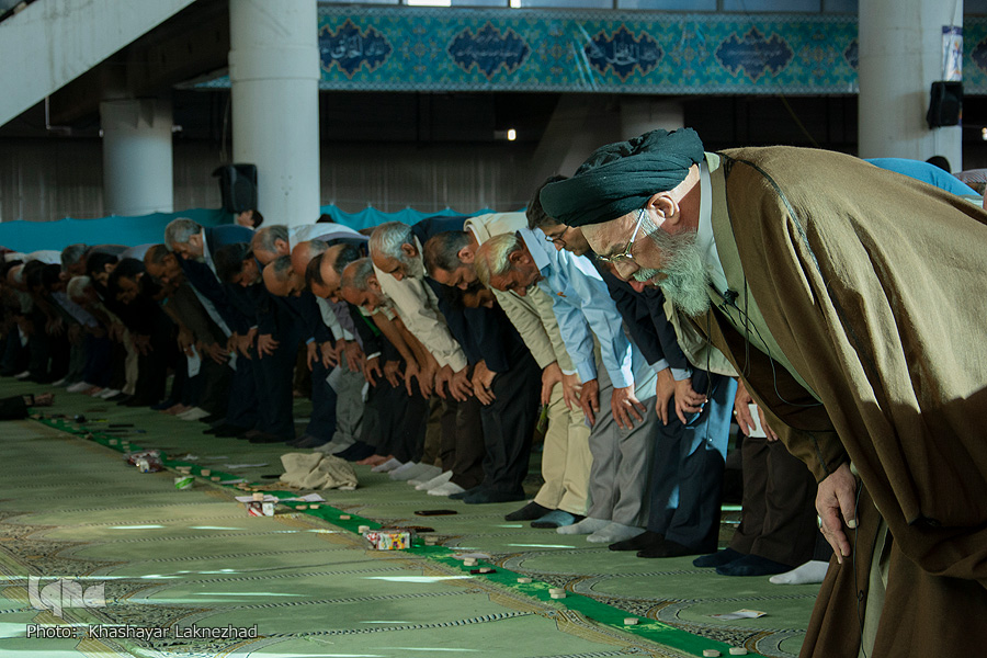 نماز عید فطر در مصلای امام خمینی (ره) اصفهان برگزار گردید نماز عید فطر در مصلای امام خمینی (ره) اصفهان برگزار گردید