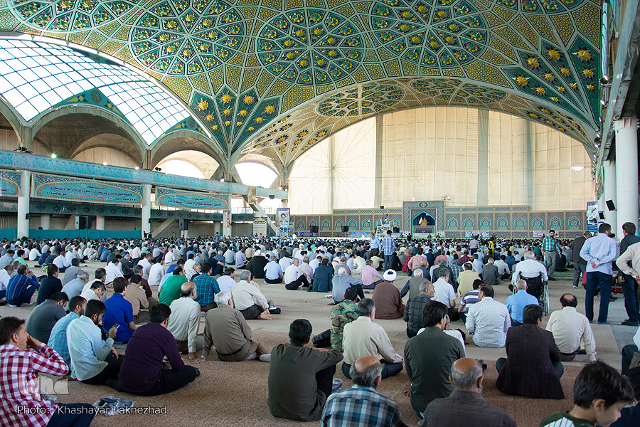 نماز عید فطر در مصلای امام خمینی (ره) اصفهان برگزار گردید نماز عید فطر در مصلای امام خمینی (ره) اصفهان برگزار گردید