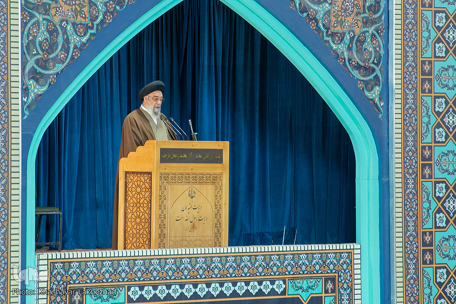 نماز عید فطر در مصلای امام خمینی (ره) اصفهان برگزار گردید نماز عید فطر در مصلای امام خمینی (ره) اصفهان برگزار گردید
