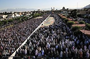 نماز عید سعید فطر در جوار سیدالکریم(ع)