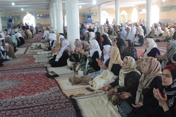 برپایی نماز عید فطر در مسجد قبای سنندج + عکس