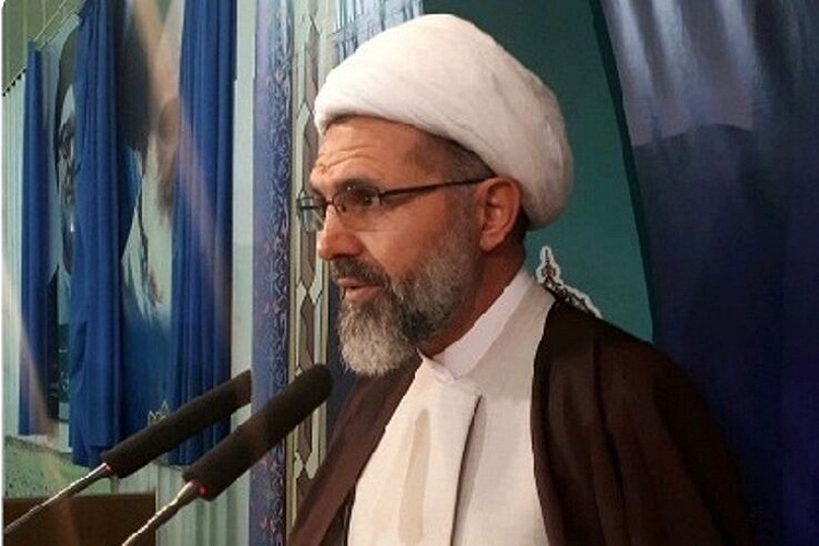 امام راحل مجسمه اخلاص/مسئولان نباید فریب آمریکا را بخورند