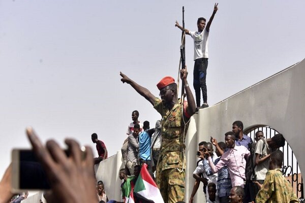 ره‌آورد تعلیق عضویت سودان در اتحادیه آفریقا چیست؟