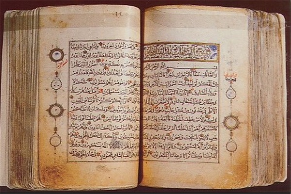 نگهداری 200 قرآن و نسخ خطی در موزه قرآنی دارالقران خمینی شهر