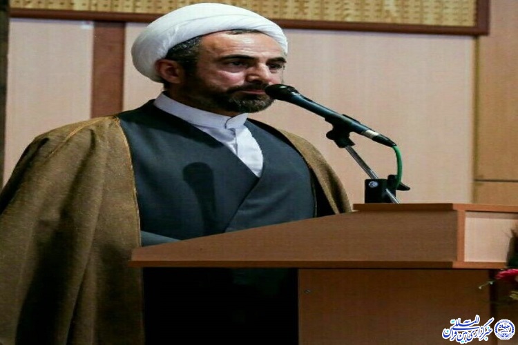 برای حل مشکلات زندگی باید دعای پدر و مادر را به خود جلب کنیم
