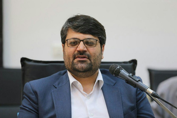 اسامی بیگانه روی واحدهای تجاری قم به فارسی برگردانده می&zwnj;شود