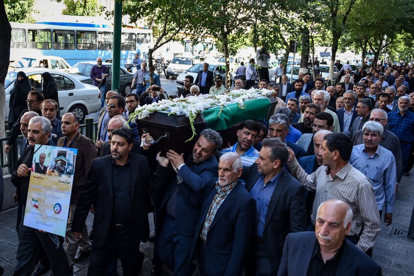 وداع با پیکر مدرسه‌ساز ایران/ پدر در کنار فرزند آرام گرفت