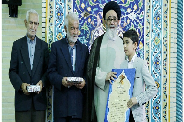 تجلیل از حافظان کل قرآن در نماز جمعه تبریز تجلیل از حافظان کل قرآن در نماز جمعه تبریز