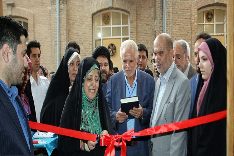 نمایشگاه صنایع دستی هنرمندان ۳۰ کشور جهان اسلام در تبریز گشایش یافت
