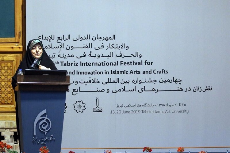 ۷۵ درصد صنایع دستی در ایران توسط بانوان تولید میشود ۷۵ درصد صنایع دستی در ایران توسط بانوان تولید میشود
