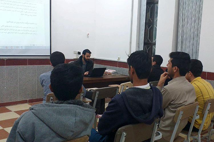 کارگاه &laquo;روش تحقیق و مقاله نویسی علمی&raquo; در دانشکده علوم قرآنی میبد برگزار گردید.