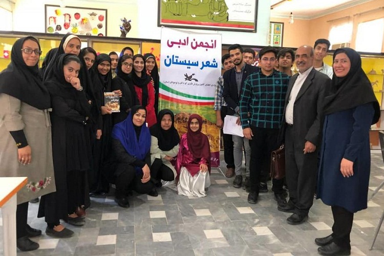 شعار، آفتی است که شاعر را از شاعرانگی دور می‌کند