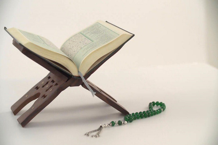 جلسه هفتگی قرآنی برگزار می&zwnj;شود