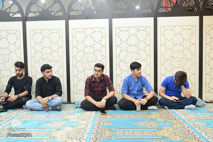 گزارش تصویری مراسم شب قدر در خرمآباد گزارش تصویری مراسم شب قدر در خرمآباد