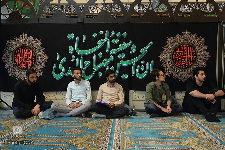 گزارش تصویری مراسم شب قدر در خرمآباد گزارش تصویری مراسم شب قدر در خرمآباد