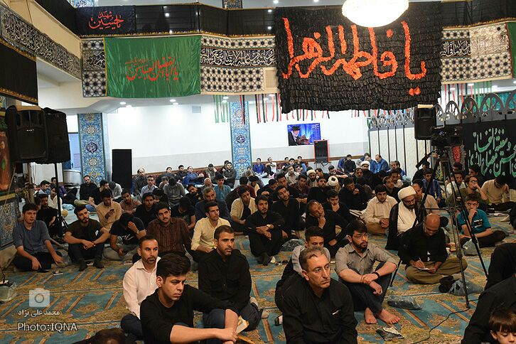 گزارش تصویری مراسم شب قدر در خرمآباد گزارش تصویری مراسم شب قدر در خرمآباد
