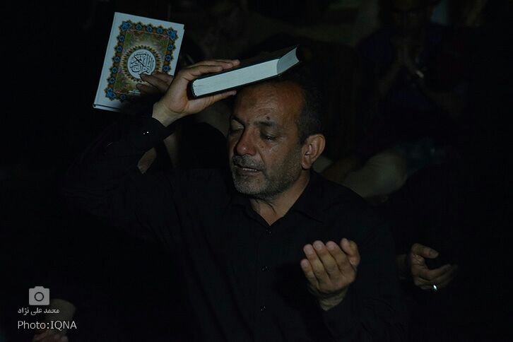 گزارش تصویری مراسم شب قدر در خرمآباد گزارش تصویری مراسم شب قدر در خرمآباد