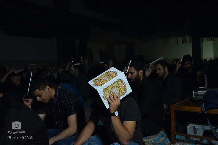 گزارش تصویری مراسم شب قدر در خرمآباد گزارش تصویری مراسم شب قدر در خرمآباد