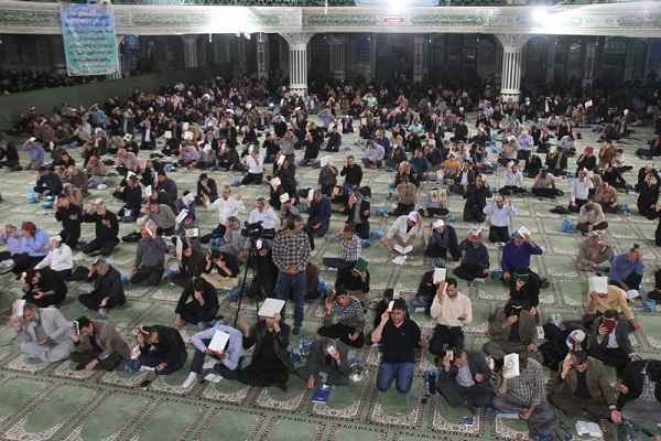 احیاء شب نوزدهم ماه مبارک رمضان در مصلی شهرکرد+عکس