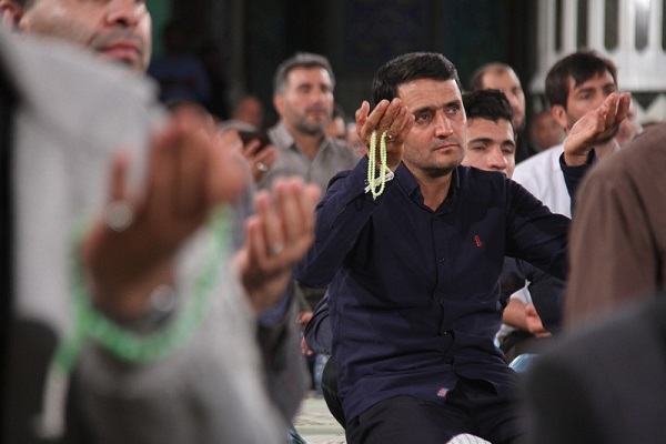 احیاء شب نوزدهم ماه مبارک رمضان در مصلی شهرکرد+عکس