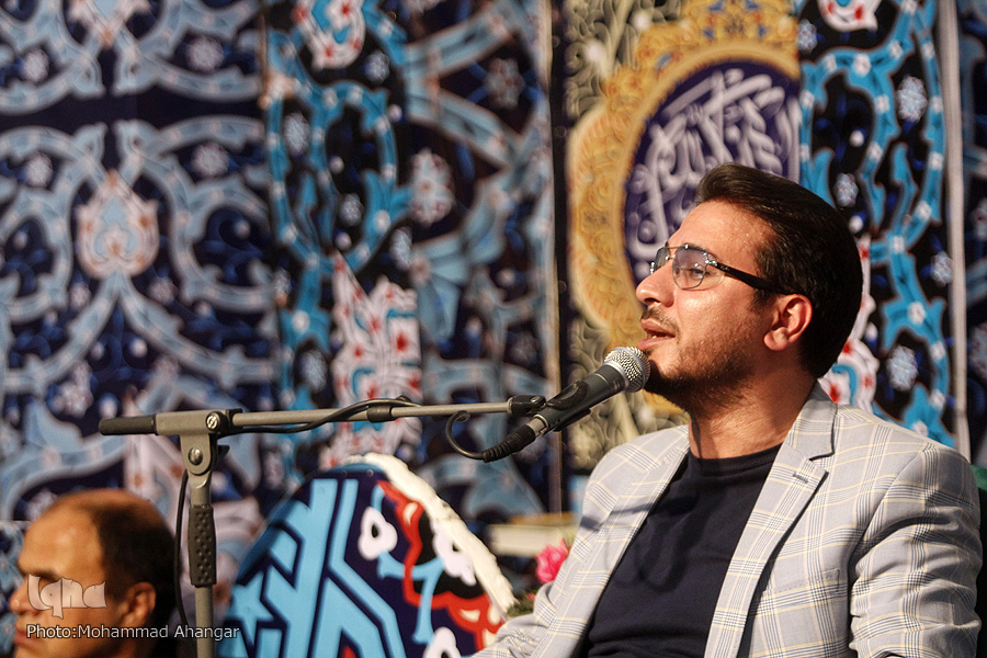 برگزاری محفل قرآنی با حضور حامد شاکرنژاد برگزاری محفل قرآنی با حضور حامد شاکرنژاد