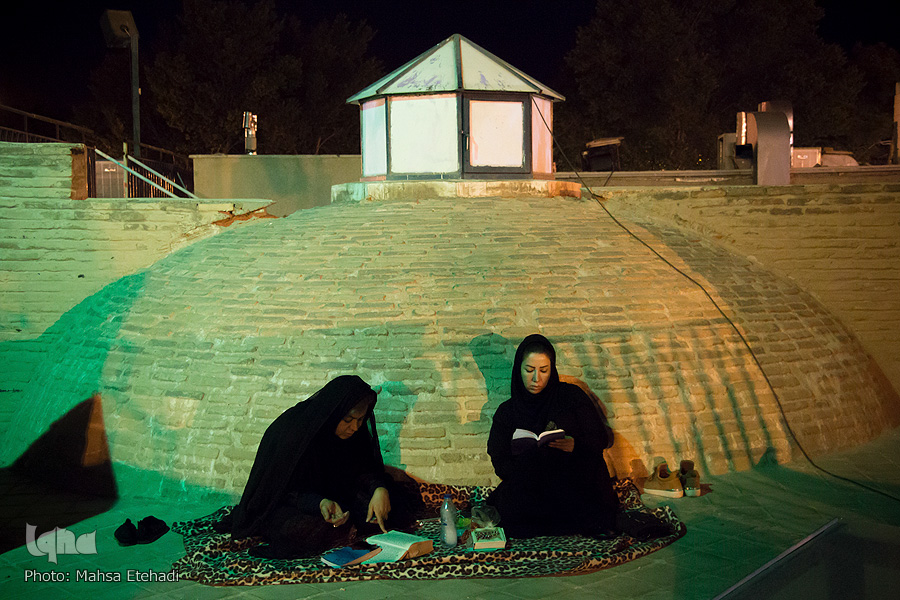 شب دوم قدر در تخت فولاد و گلستان شهدا شب دوم قدر در تخت فولاد و گلستان شهدا