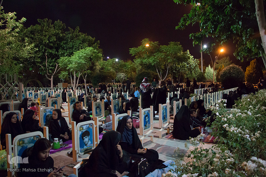 شب دوم قدر در تخت فولاد و گلستان شهدا شب دوم قدر در تخت فولاد و گلستان شهدا