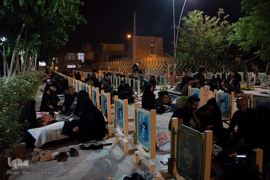 شب دوم قدر در تخت فولاد و گلستان شهدا شب دوم قدر در تخت فولاد و گلستان شهدا