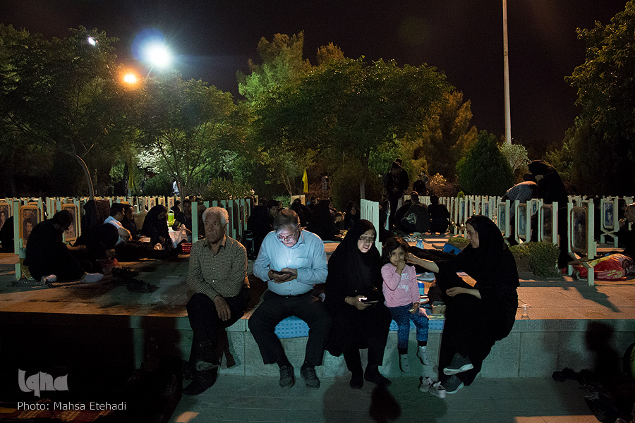 شب دوم قدر در تخت فولاد و گلستان شهدا شب دوم قدر در تخت فولاد و گلستان شهدا