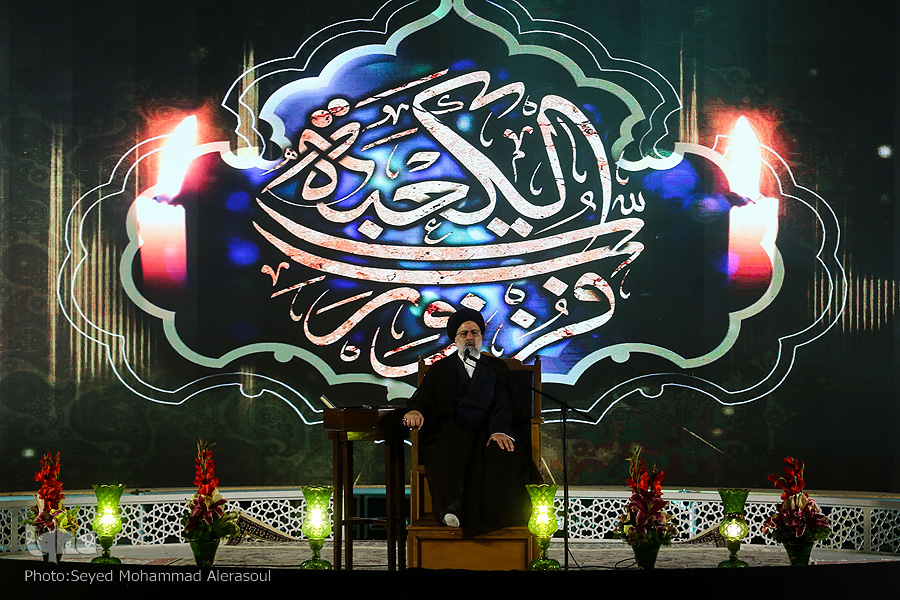 اهمیت توجه انسان به قرآن و معلم آن در شب قدر