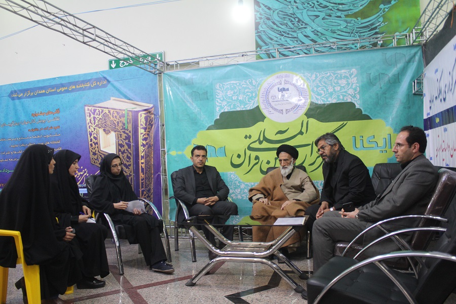 حضور عضو مجلس خبرگان رهبری در غرفه ایکنا در نمایشگاه قرآن همدان