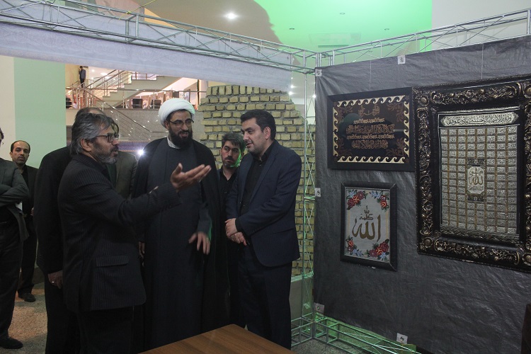حضور امام جمعه همدان در غرفه ایکنا در نمایشگاه قرآن